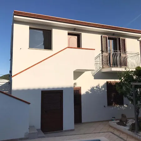 Aly&emy 住宿加早餐酒店 Limpiddu